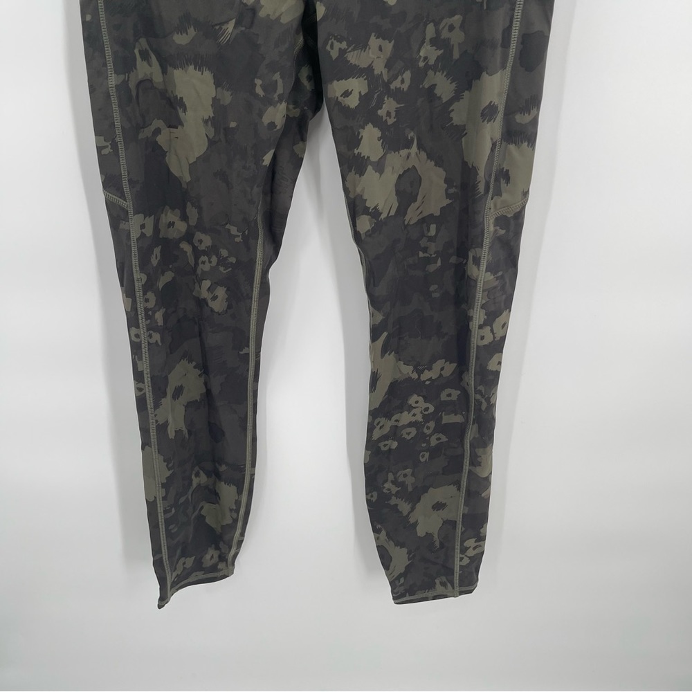 Vuori Women's Stride  Performance Side Pocket Legging VW429 Green camo Small - Picture 3 of 10
